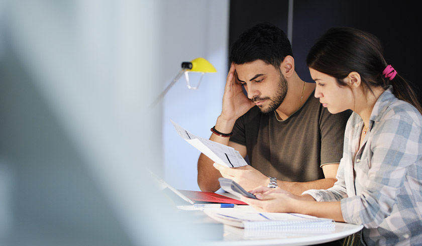 couple looking stressed spi